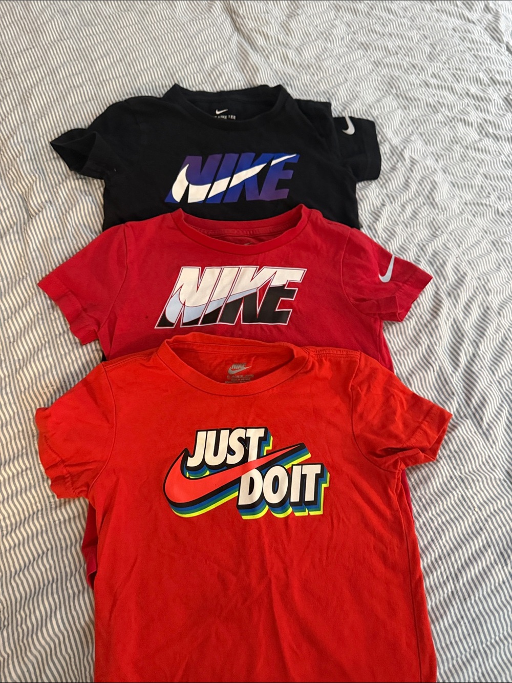 Nike Kids Short Sleeve Graphic Tees - Black & Red